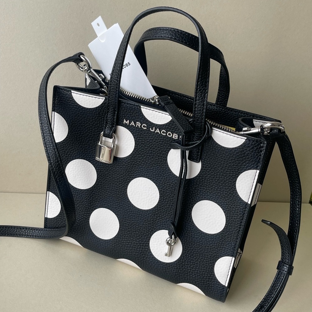 (new+tag) Marc Jacobs grind crossbody black polka dots size 9x8x4 inch